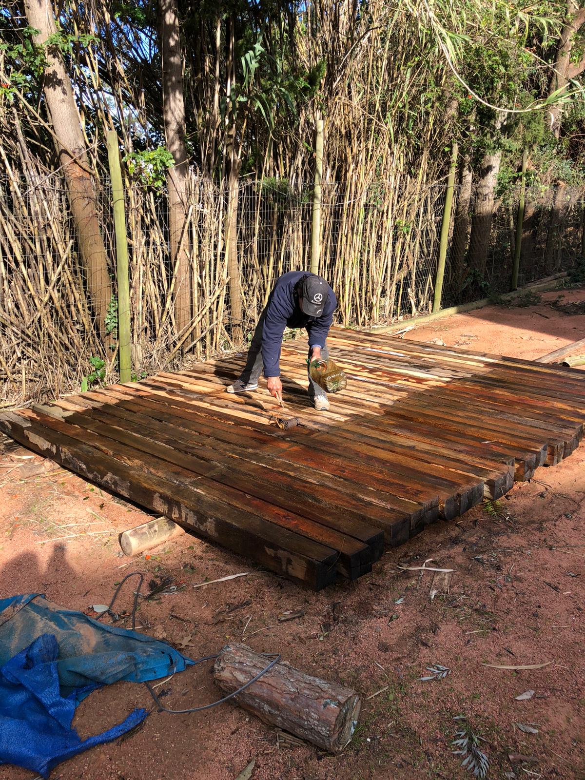 Preparación palos nuevo estacionamiento